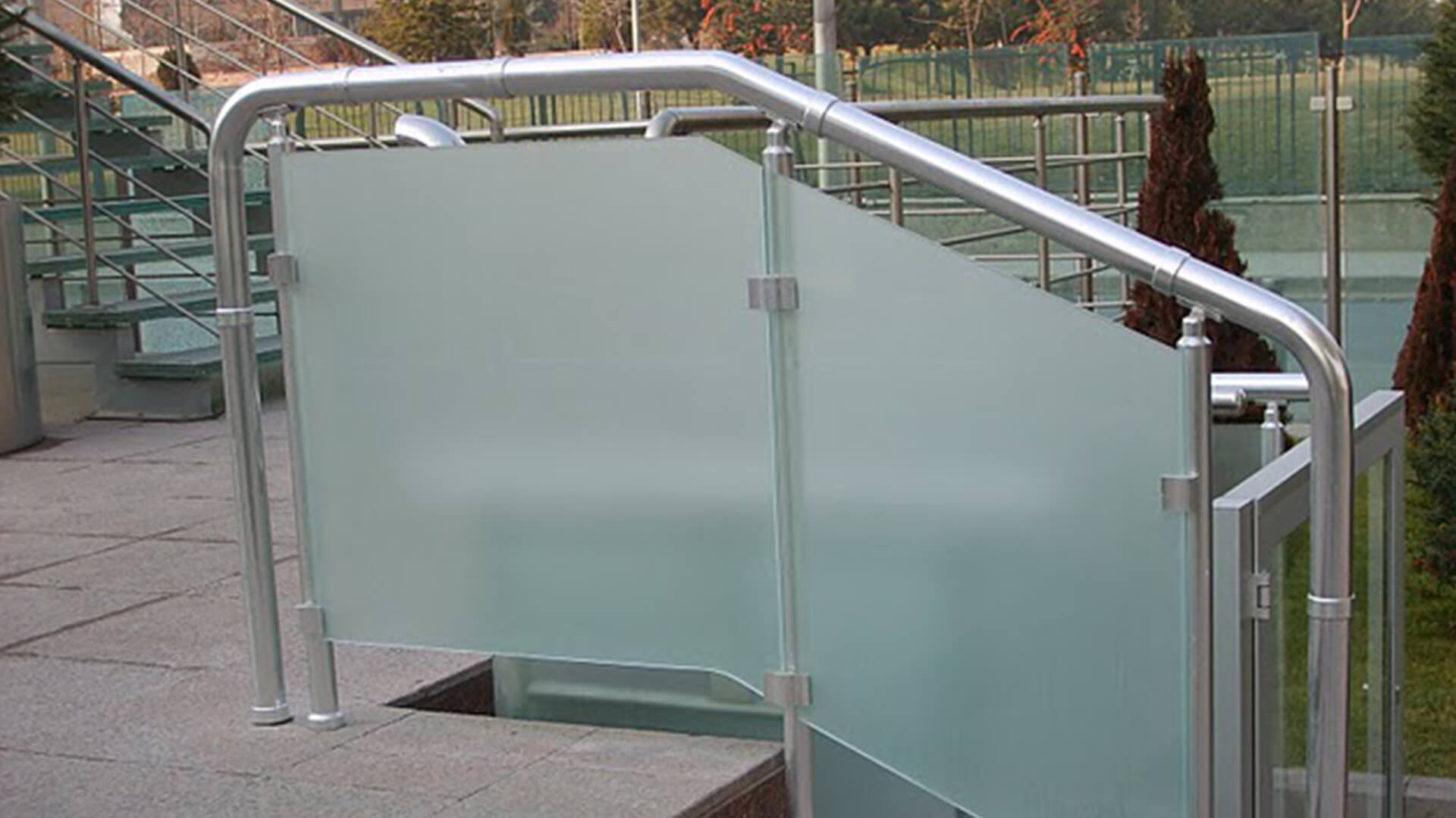 rampe d’escalier et main courante Rampe d’escaliers en alu & verre